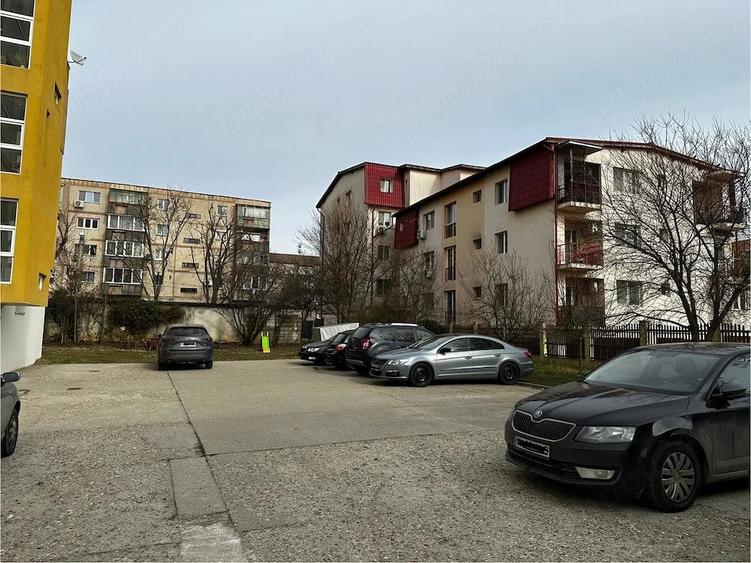 Apartament cu 3 camere semidecomandat în Lipovei