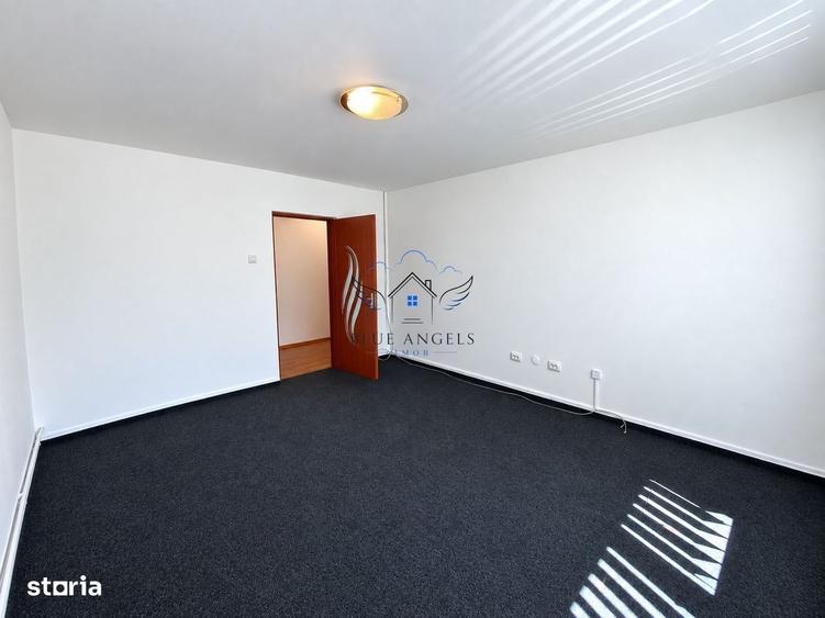 Apartament cu 4 camere semidecomandat în Calea București