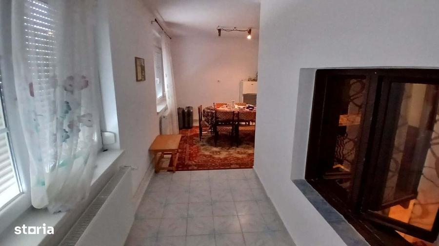 Casă cu 4 camere cu Teren 450 Mp în Central