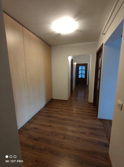 Apartament cu 3 camere decomandat, mobilat în Găvana