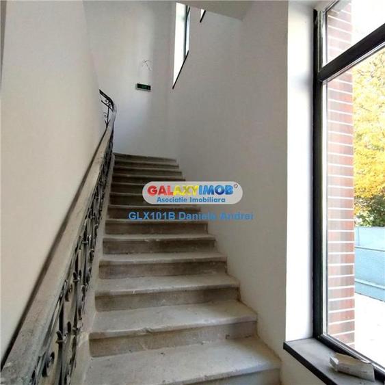 Casă cu 26 camere cu Teren 450 Mp în Calea Victoriei