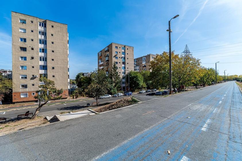 Apartament cu 5 camere semidecomandat în Micălaca