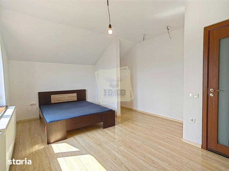 Casă cu 5 camere cu Teren 372 Mp în Roșia