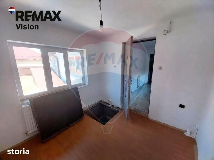 Casă cu 4 camere cu Teren 284 Mp în Brestei
