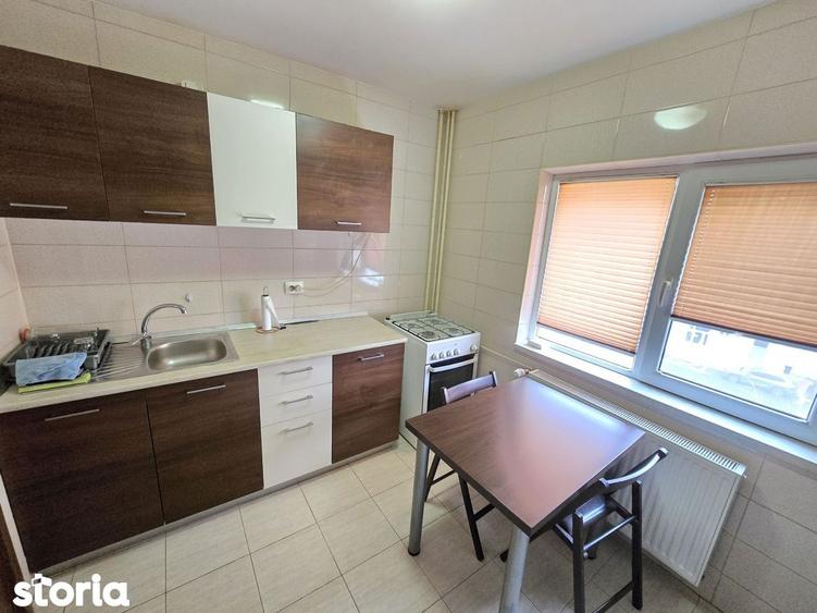 Garsonieră decomandată, mobilată în Decebal