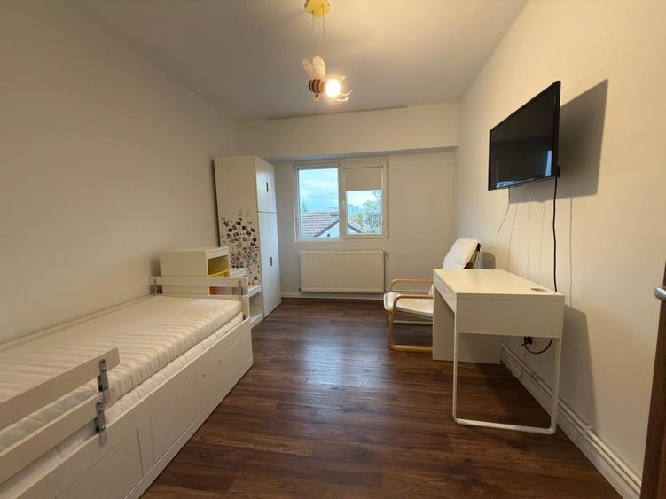 Apartament cu 3 camere decomandat, mobilat în Gara