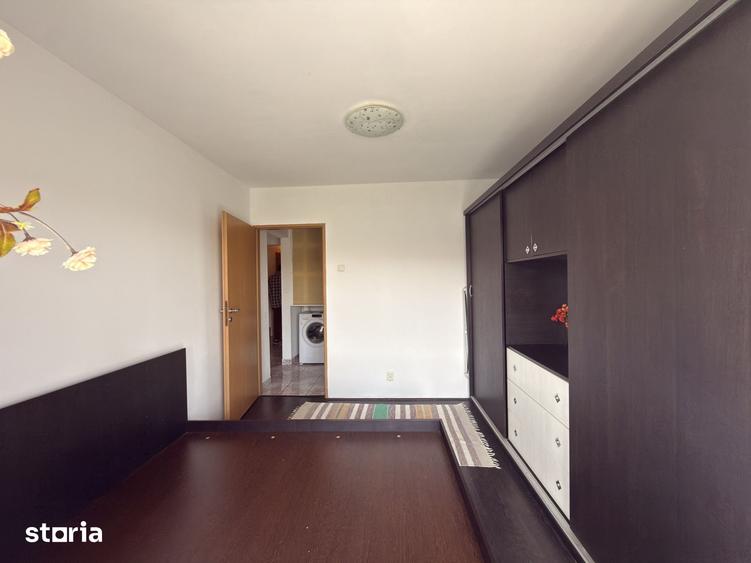 Apartament cu 3 camere decomandat în Lipovei