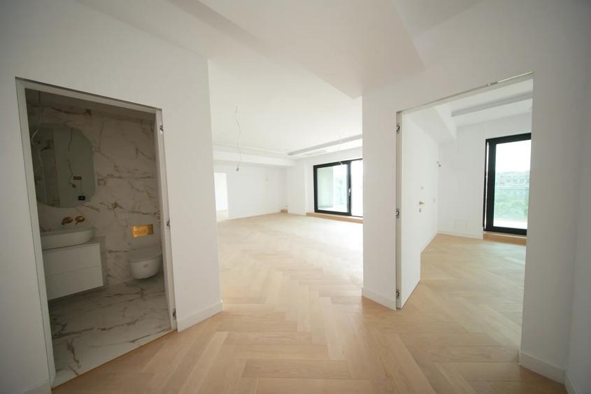 Penthouse cu 4 camere decomandat în Unirii