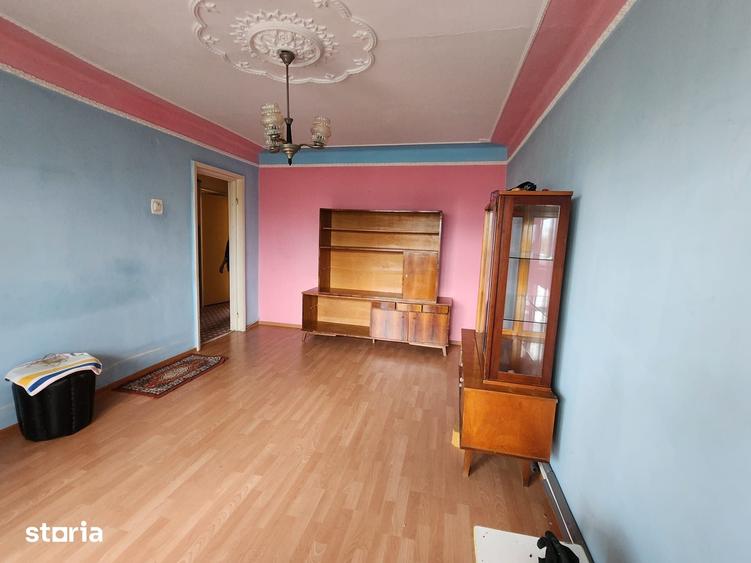 Apartament cu 3 camere decomandat în Republicii