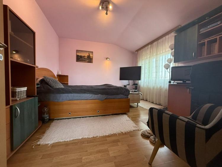 Casă individuală cu 6 camere cu Canalizare în Fratelia