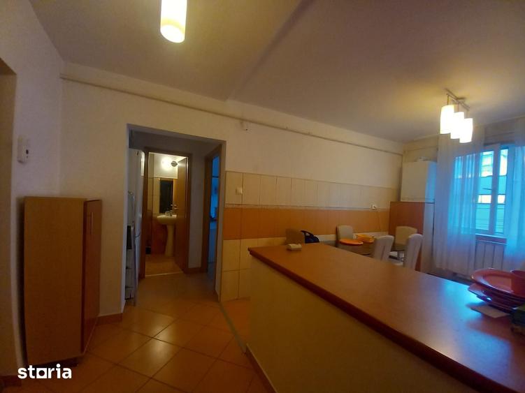 Apartament cu 3 camere semidecomandat în Progresul