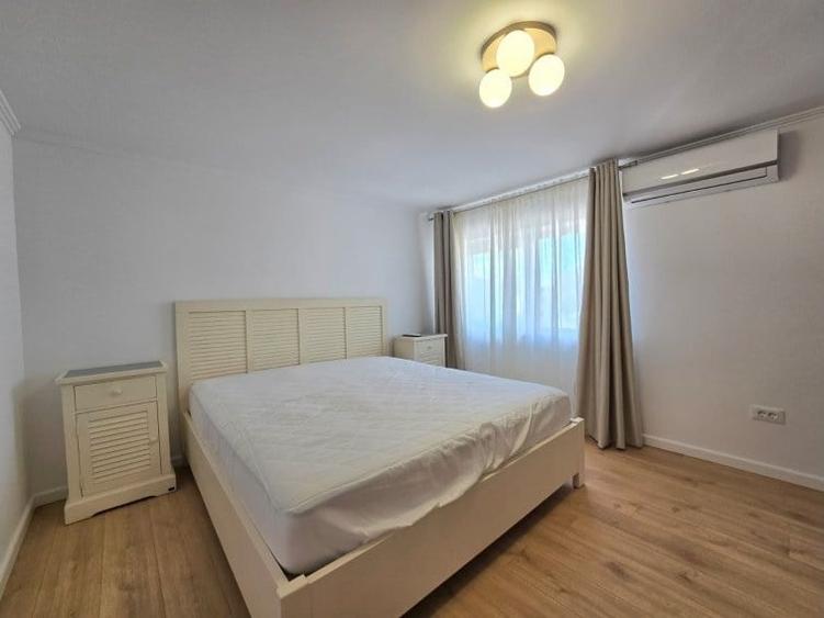 Apartament cu 4 camere în Victoriei