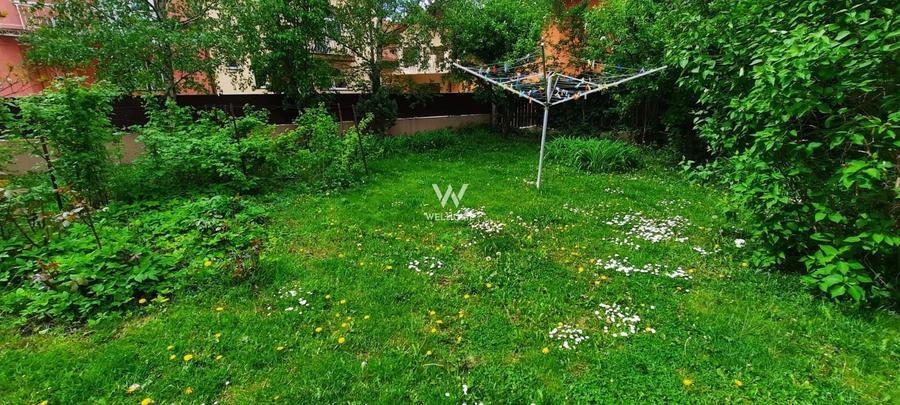 Casă individuală cu 8 camere cu Canalizare în Trei Stejari