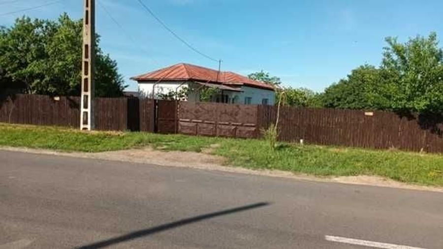 Casă cu 2 camere cu Teren 1278 Mp în Buzoești