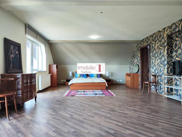 Casă individuală cu 8 camere cu Canalizare în Gruia