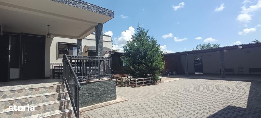 Casă cu 10 camere cu Teren 1274 Mp în Calea București