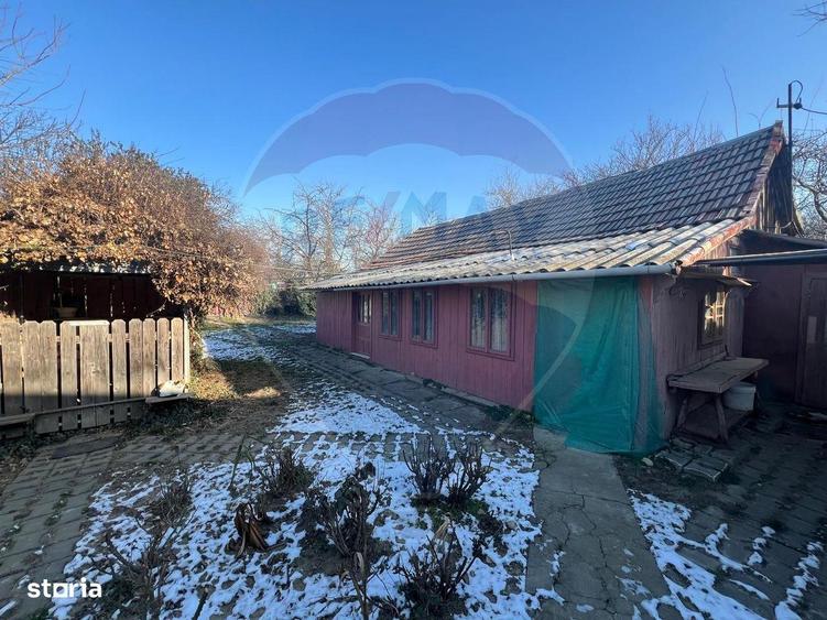 Casă cu 4 camere cu Teren 1000 Mp în Ciorăști
