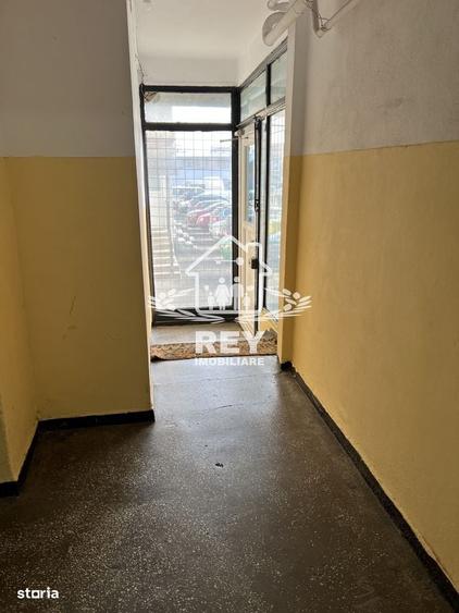 Apartament cu 4 camere decomandat în Tineretului
