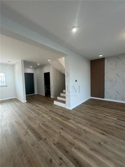Duplex cu 4 camere cu Canalizare în Moșnița Nouă