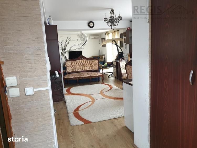 Casă cu 8 camere cu Teren 400 Mp în Central