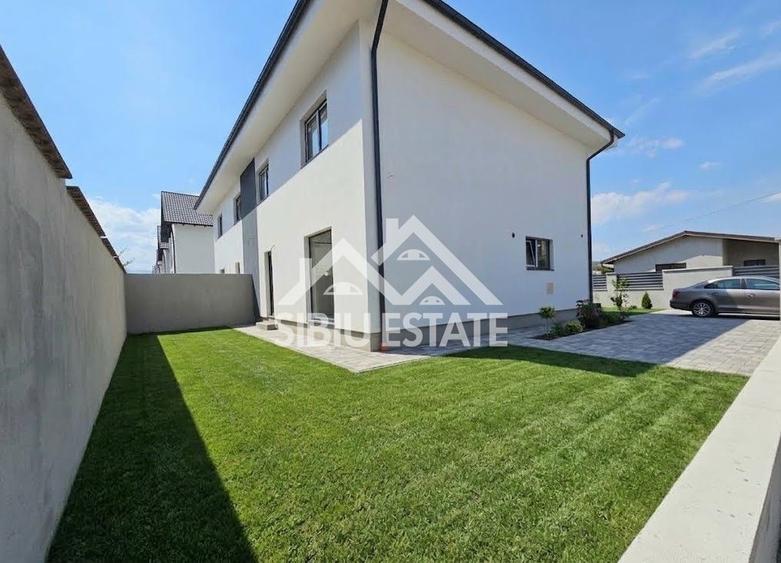 Duplex cu 4 camere cu Canalizare în Șelimbăr