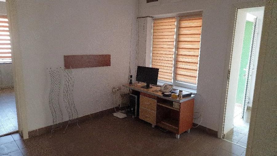Spațiu comercial, de 283 mp, în Petros