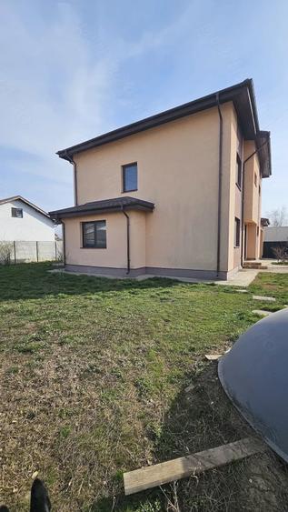 Casă cu 4 camere cu Teren 650 Mp în Ciorogârla