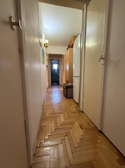 Apartament cu 3 camere decomandat, mobilat în Girocului