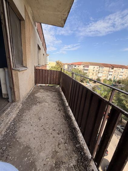 Apartament cu 3 camere decomandat în Soarelui