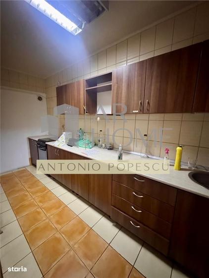 Casă cu 4 camere în Cantacuzino