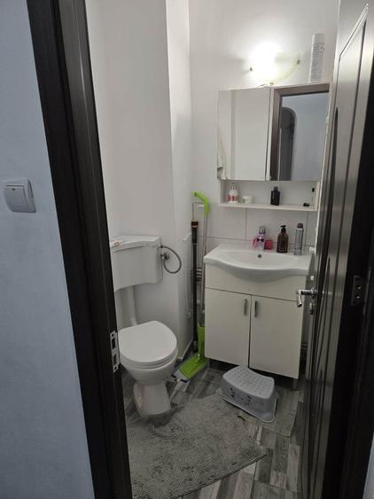 Apartament cu 3 camere semidecomandat în Dristor
