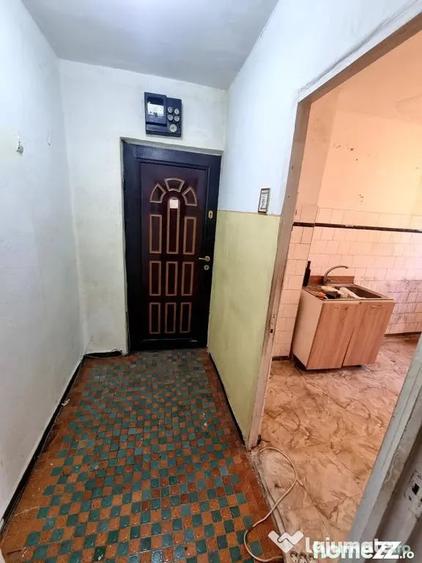 Apartament cu 3 camere semidecomandat în Tomis Nord