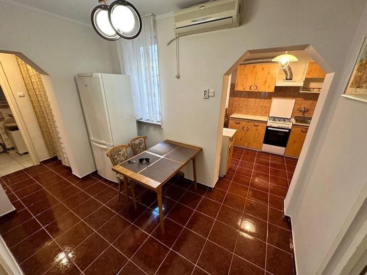 Ofer spre vanzare Apartament 3 Camere + Hol in zona centrala Et. 2 - 6