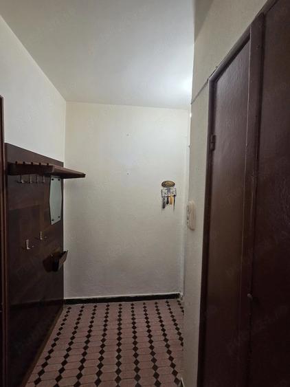 Apartament cu 2 camere semidecomandat în Craiovei
