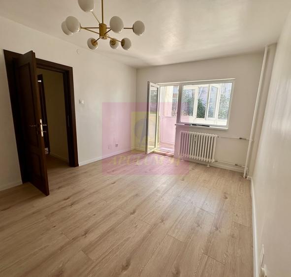Apartament cu 4 camere semidecomandat în Ștefan cel Mare