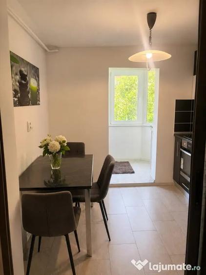 Apartament cu 3 camere decomandat în Calarași 4