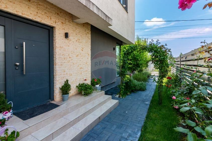 Casă individuală cu 4 camere cu Teren 320 Mp în Tunari