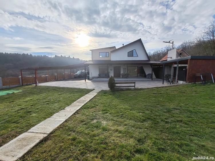 Casă cu Teren 3600 Mp în Bejan