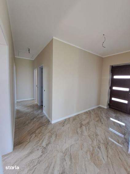 Casă cu 3 camere cu Teren 480 Mp în Recea