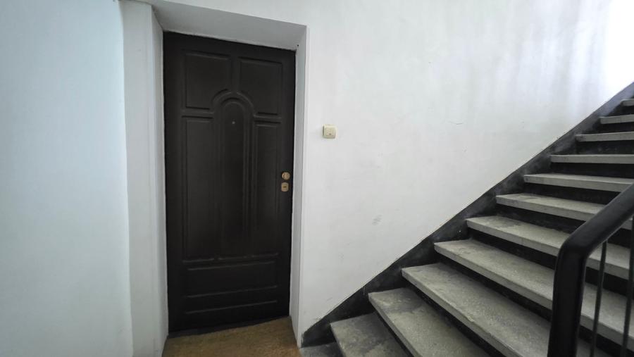 Apartament cu 3 camere semidecomandat în Calea Moroieni