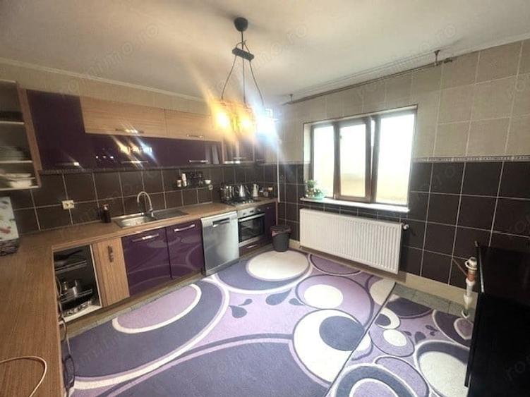 Casă cu 5 camere cu Teren 382 Mp în Central