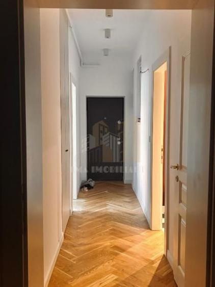 Apartament cu 3 camere semidecomandat în Schei