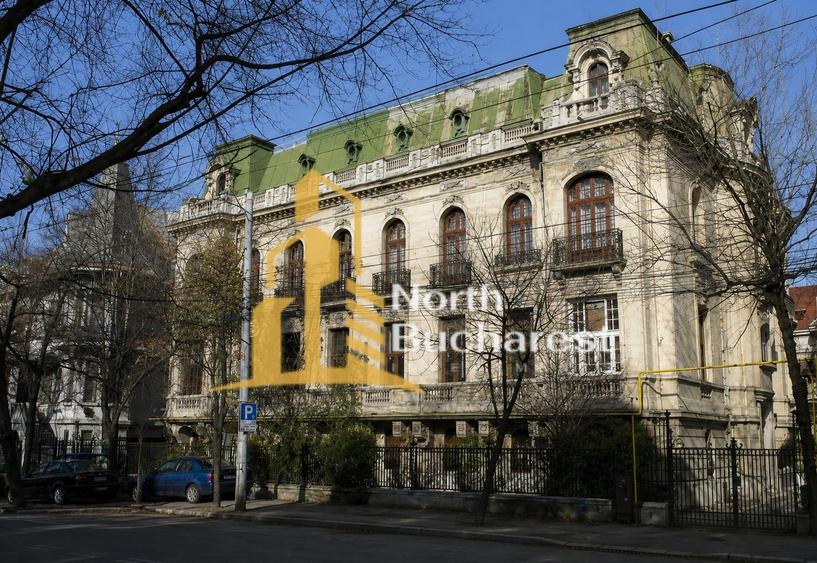 Casă cu 16 camere cu Canalizare în P-ța Romană