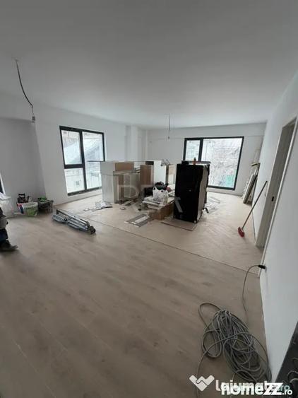 Apartament cu 3 camere semidecomandat în Central