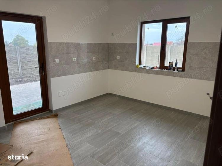 Casă cu 4 camere cu Teren 470 Mp în Sânmihaiu Român