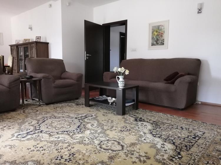 Casă individuală cu 5 camere cu Garaj în Dumbrăvița
