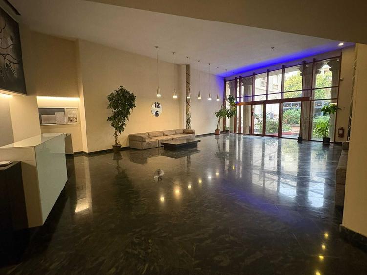 Apartament cu 4 camere decomandat în Herăstrău