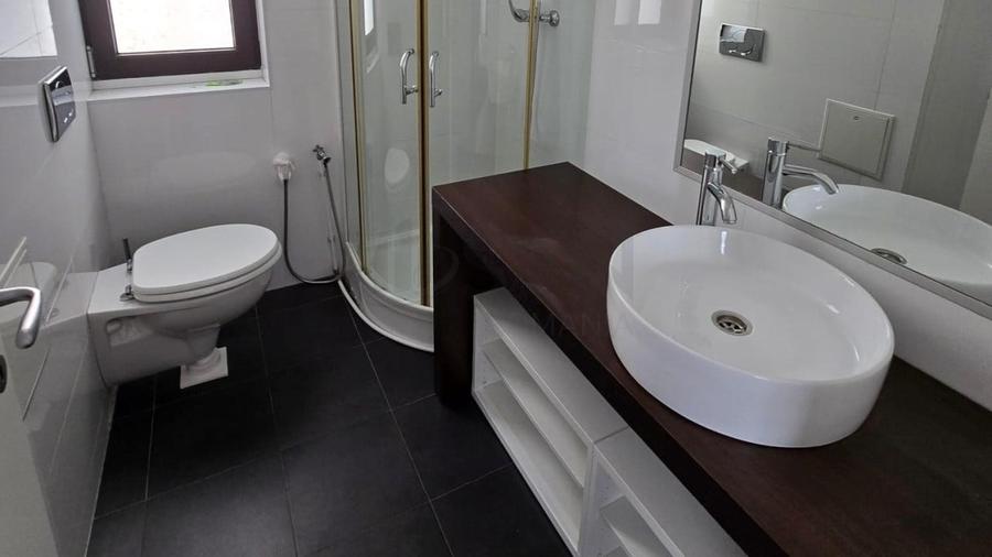 Apartament cu 5 camere decomandat, mobilat în Herăstrău