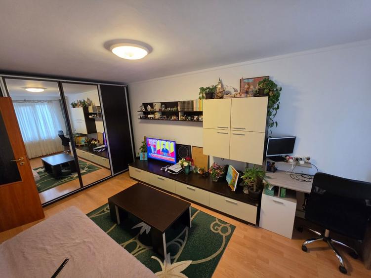Apartament cu 2 camere decomandat în Baba Novac