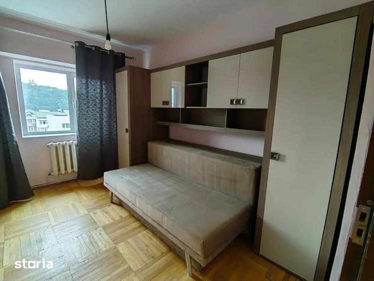 Apartament cu 4 camere decomandat în Nicolina